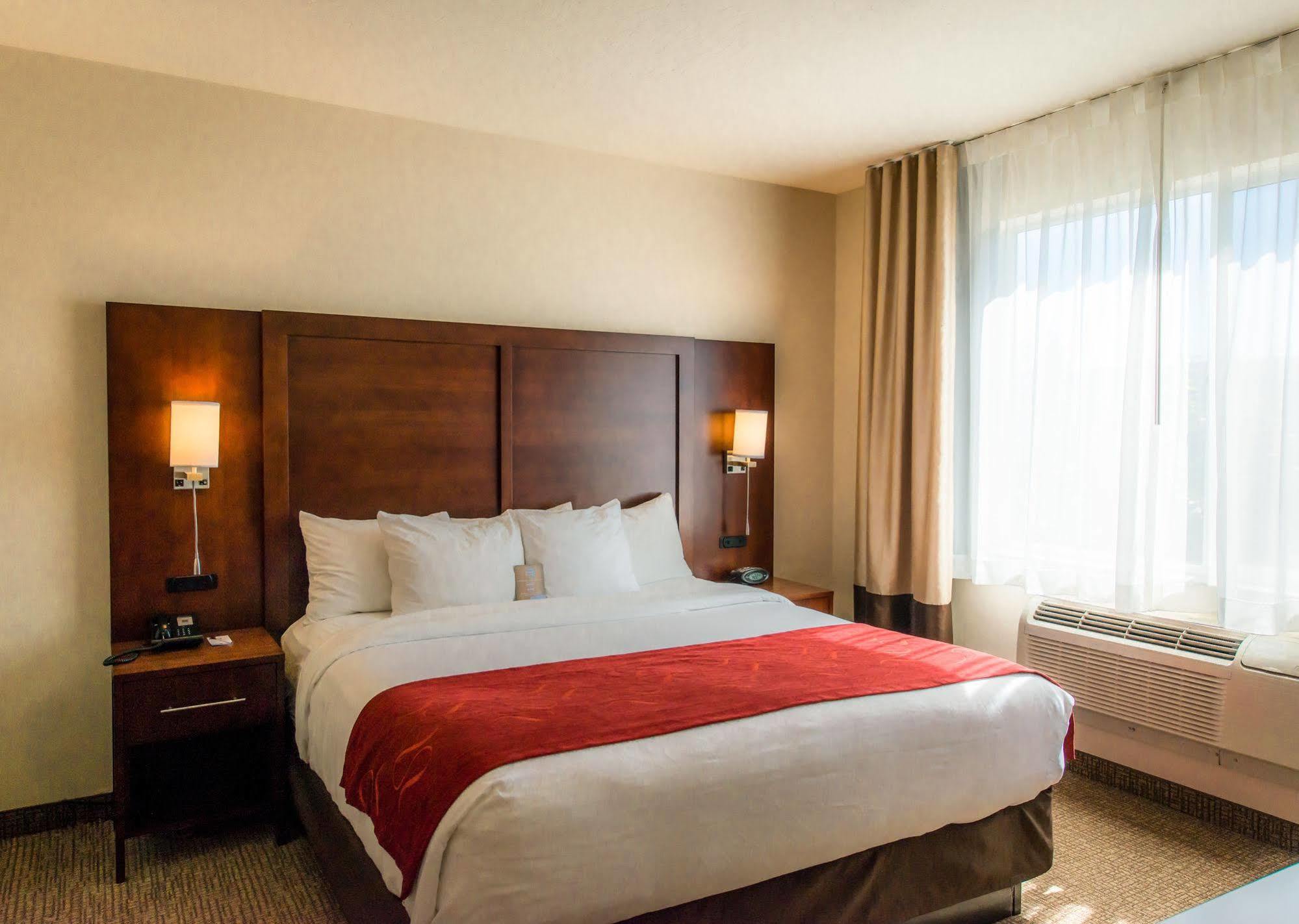 Comfort Suites Springfield Riverbend Medical Экстерьер фото